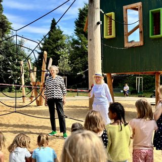Diana Siebert weiht Spielplatz im Johannes-Giesberts-Park ein.